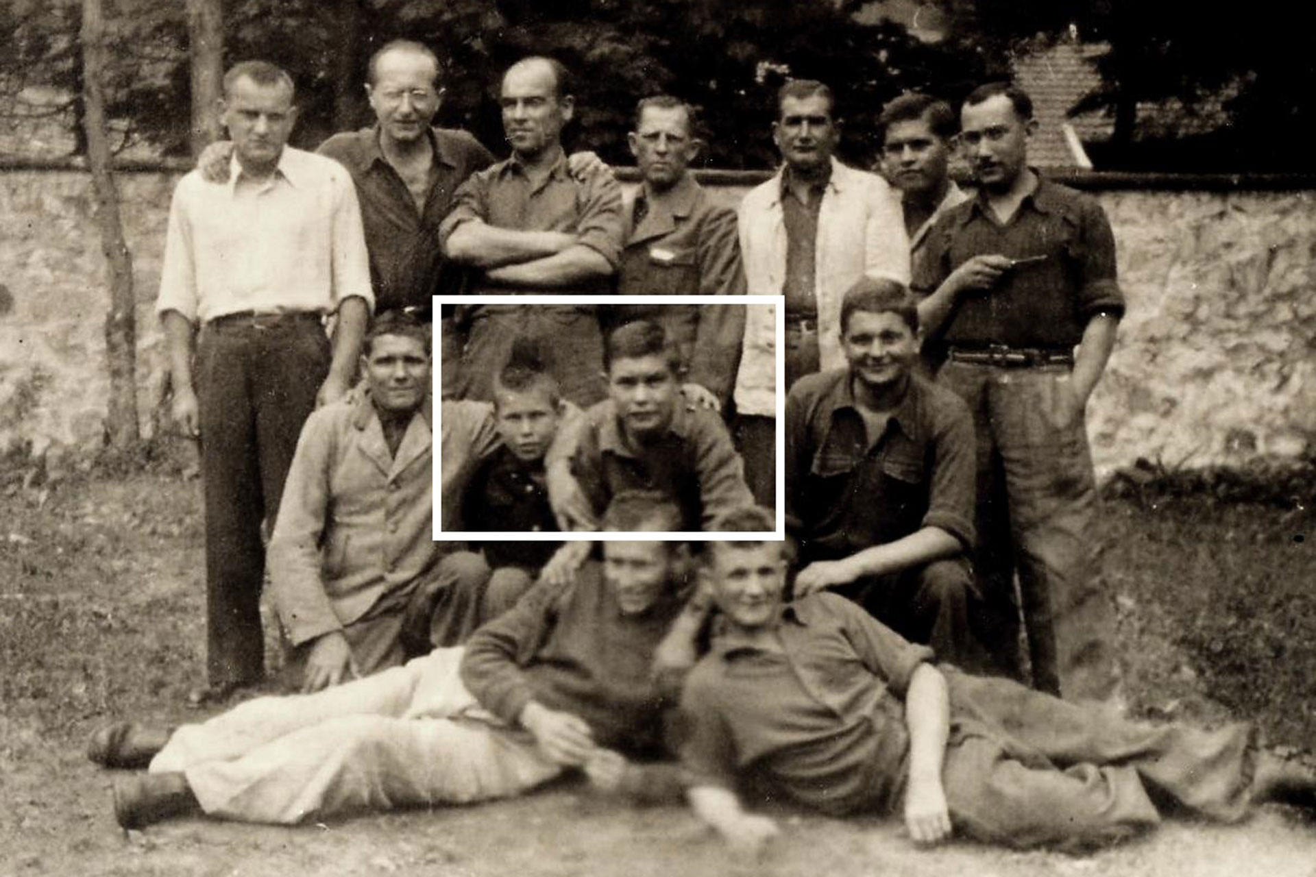 Befreit bei Mittenwald nach zwölf Tagen und Nächten Todesmarsch aus dem Lager Schömberg: Jerzy und Henrik Sztanka (im Rahmen).